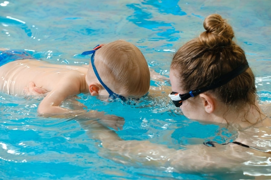 Swimming lesson safety tips for children
